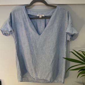 Madewell blue ruffle sleeve v neck linen top.  Size small